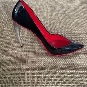 Just the right shoe - Love Hurts #25176 ByRaine